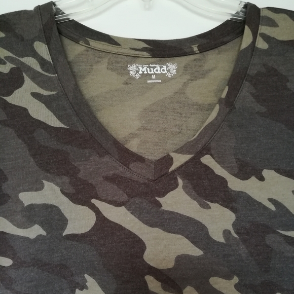 Mudd NWOT V-neck  T-shirt , size M - Picture 2 of 8